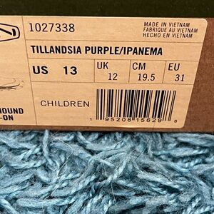 Slip on Keen child running/climbing sneaker